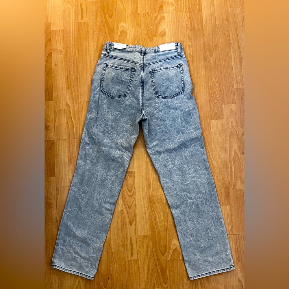 90’s Boyfriend Jeans with Butterfly Print